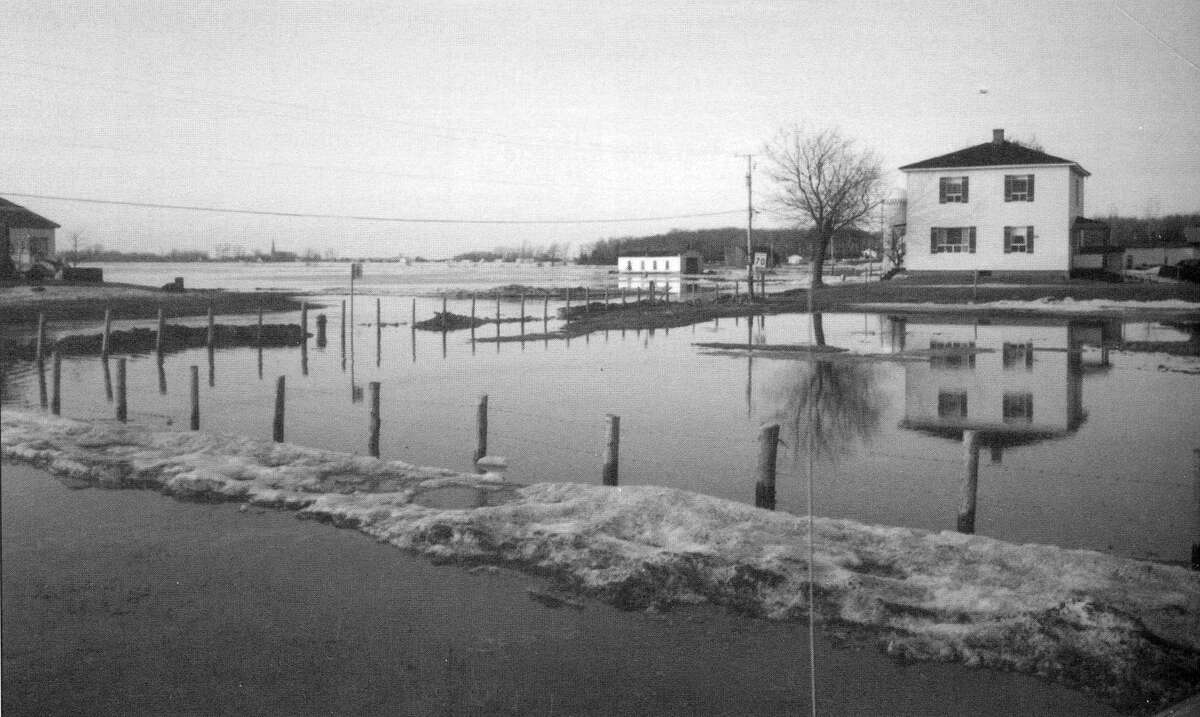 D 2022 122-P923-200-073